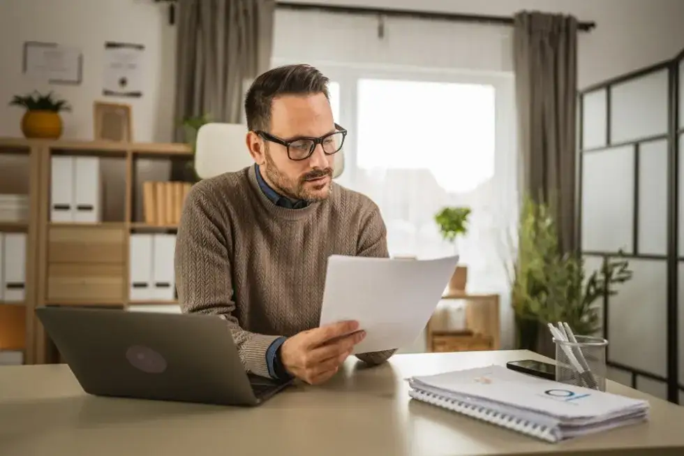 Umowa o dzieło czy się opłaca? Poznaj zyski i ryzyka tej formy pracy