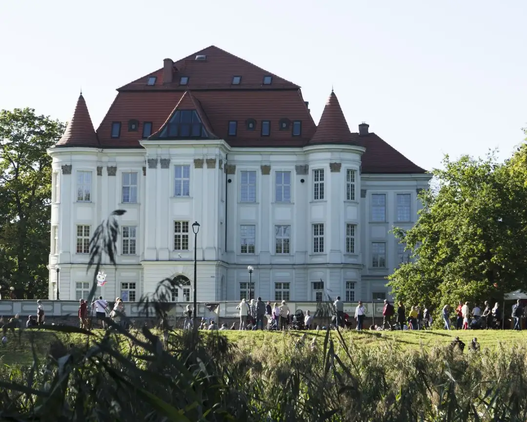 Zamek w Leśnicy: Fascynująca historia i tajemnice zabytku