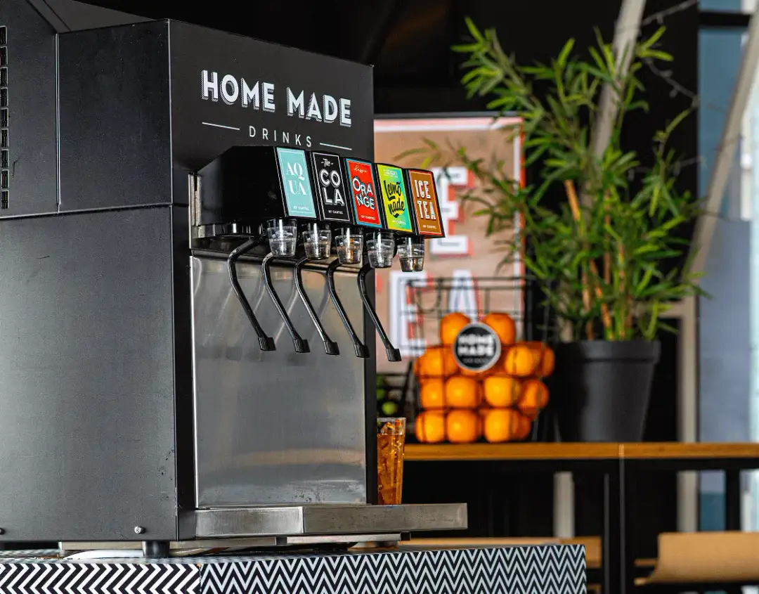 Dystrybutor do napojów: Jaki wybrać? Poradnik eksperta
