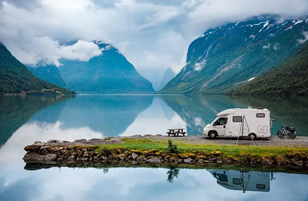 Skąd odjeżdża hoper? Odkryj najlepsze miejsca na minivany