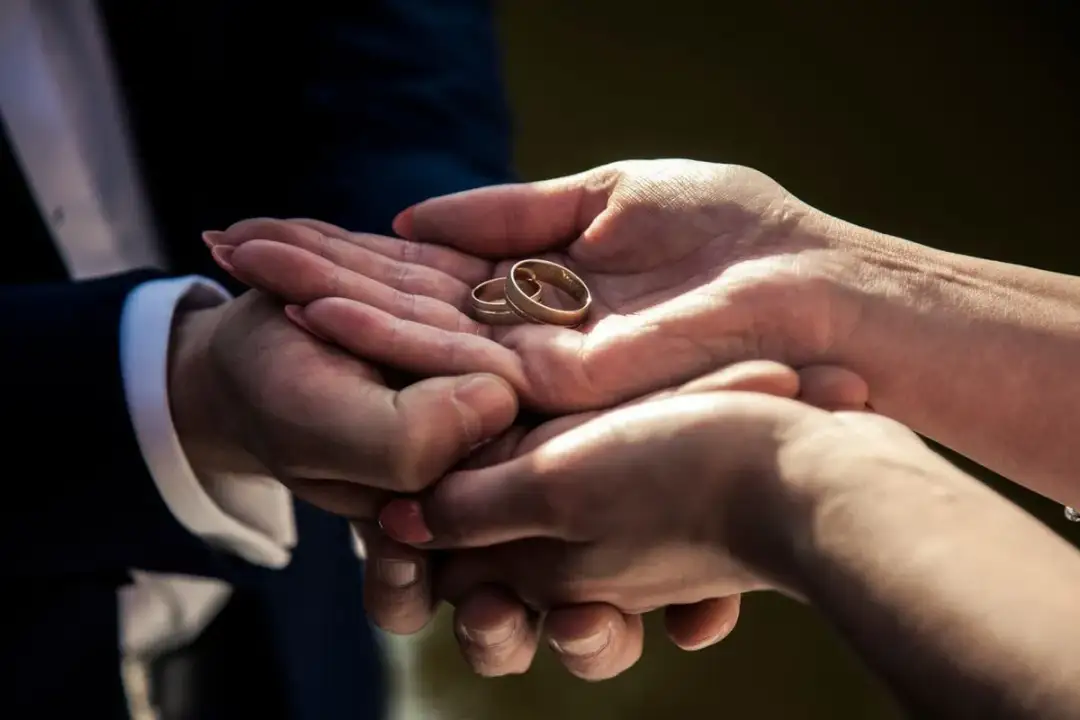 Czy obrączki są obowiązkowe na ślubie cywilnym? Oto prawda!