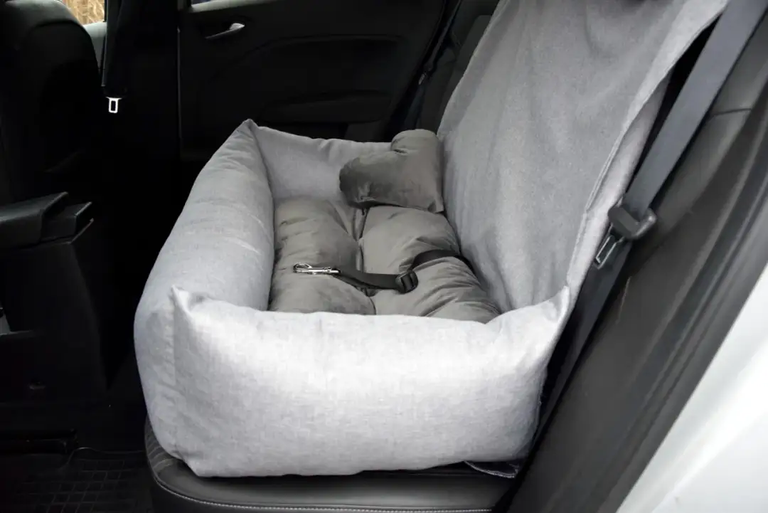 FOTELIK DLA PSA: Jak wybrać bezpieczne zabezpieczenie na podróż?