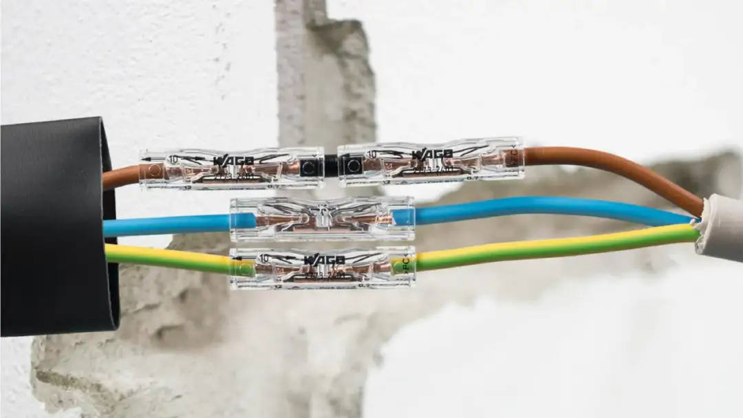 Przewiercony kabel? Łączenie w ścianie bez puszki - bezpiecznie