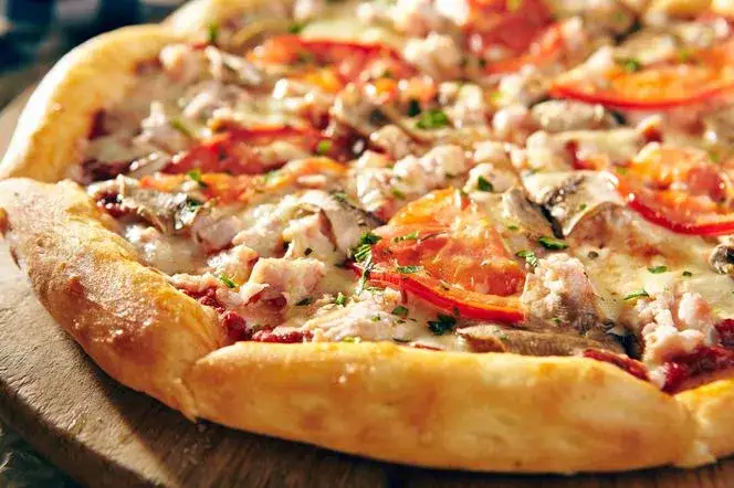 Prosty przepis na ciasto na pizzę - zrób pyszną pizzę w domu