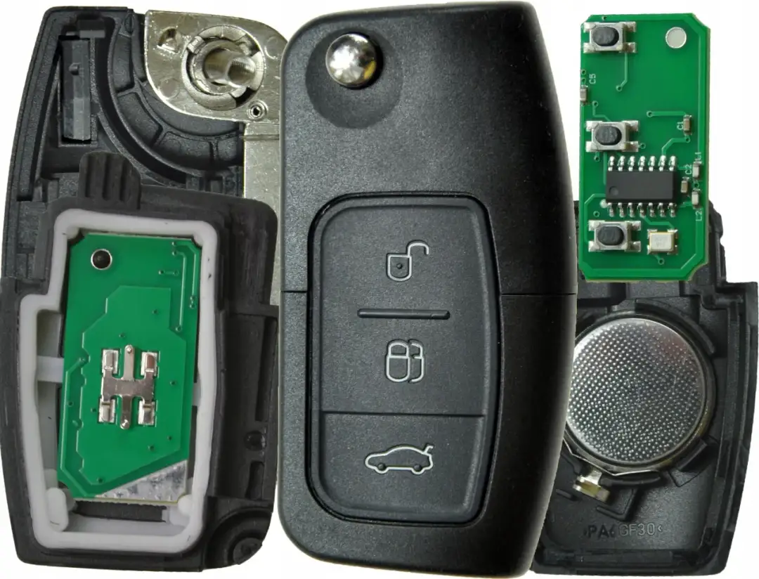 Rozłożony kluczyk Ford: widok na płytkę drukowaną, baterię i mechanizm otwierania. Dowiedz się, jak rozebrac kluczyk Ford.