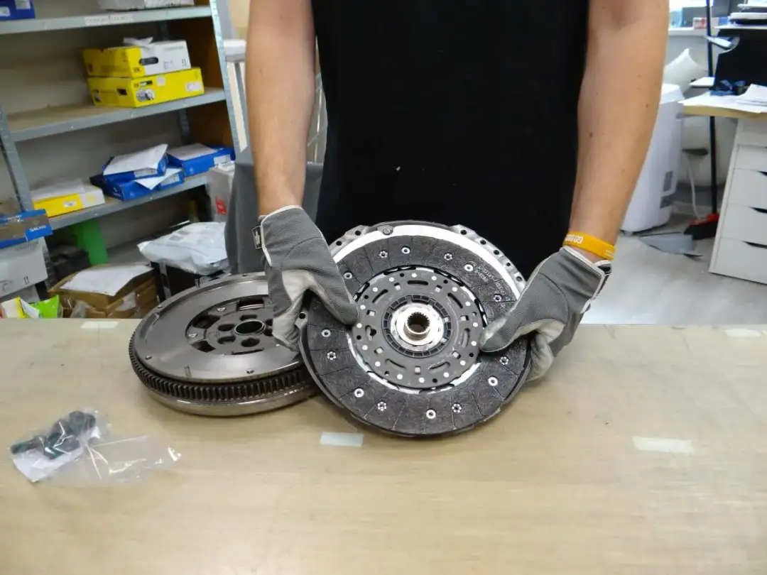 Ile wytrzymuje sprzęgło? Ekspert radzi: objawy, koszty, jak dbać