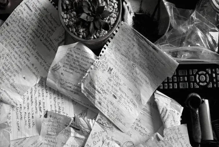 Jak napisać tekst rapowy: 7 kroków do stworzenia własnego kawałka