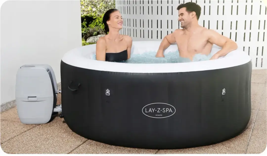 Lay-Z-Spa Miami: Czy to dmuchane jacuzzi spełni Twoje oczekiwania?