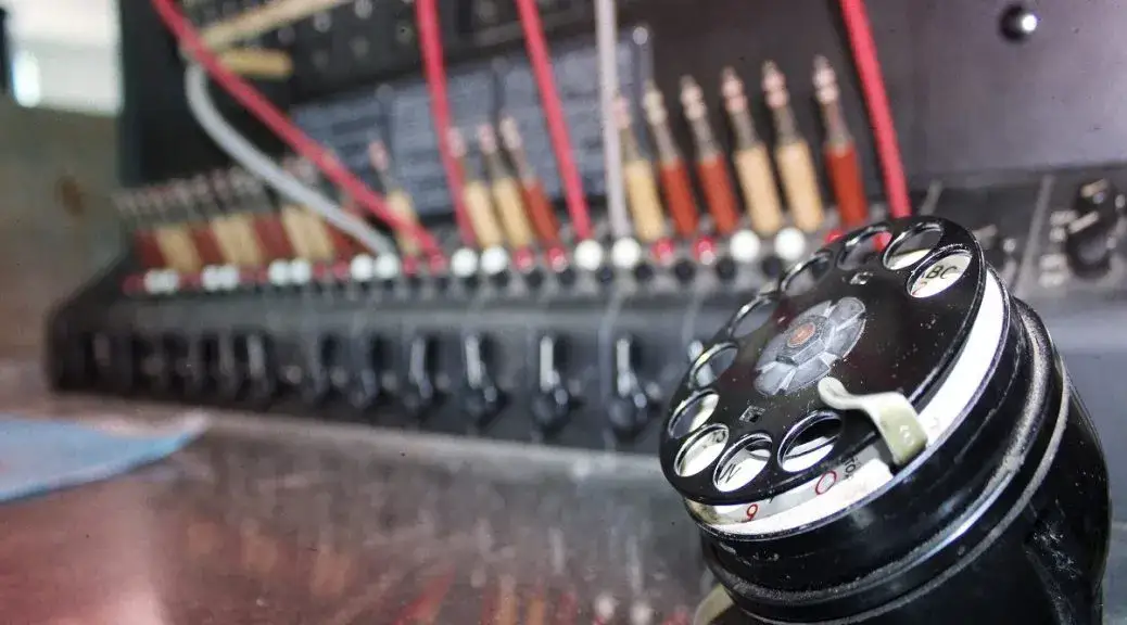 Jak wybrać numer wewnętrzny na telefonie stacjonarnym bez problemów