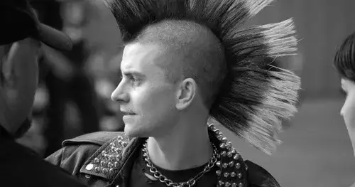 Polski punk rock - historia i rozwój kontrowersyjnego gatunku