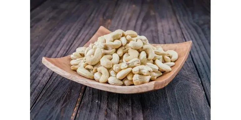 Skąd pochodzą orzechy nerkowca? Odkryj ich fascynującą historię