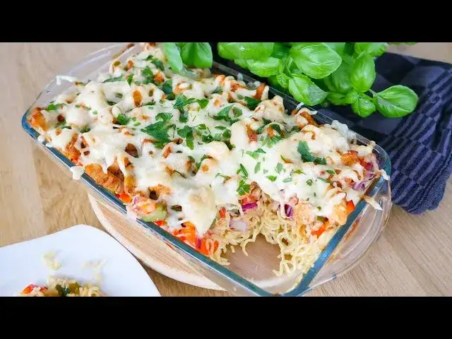Zapiekanka z makaronu chińskiego: Szybki przepis na obiad [Pola Mazurek]
