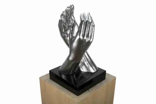 Silberne Skulpturen: Eleganz & Stil für Ihr Zuhause finden