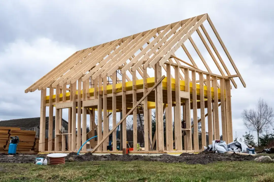 Dom szkieletowy czy prefabrykowany: co wybrać, aby uniknąć kosztów?
