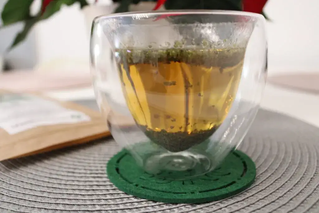 Domowa herbata majerankowa: prosty przepis na rozgrzewający napar