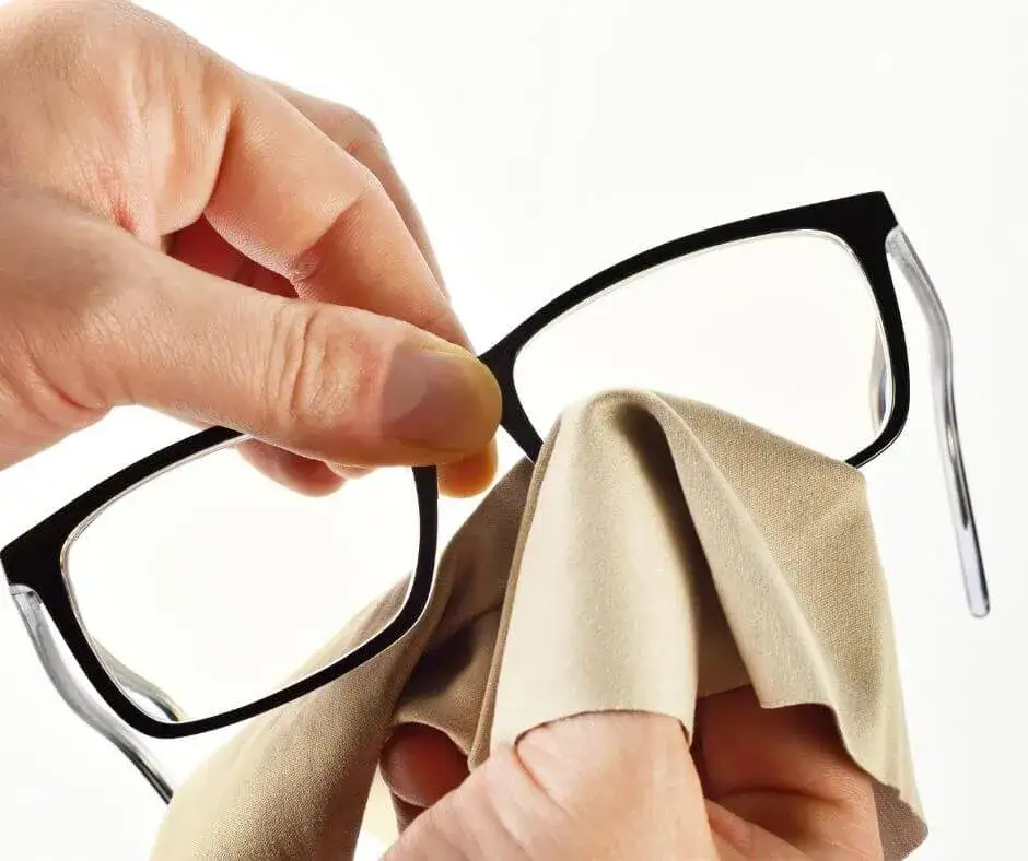 Jak pozbyć się rys na okularach - skuteczne metody i porady
