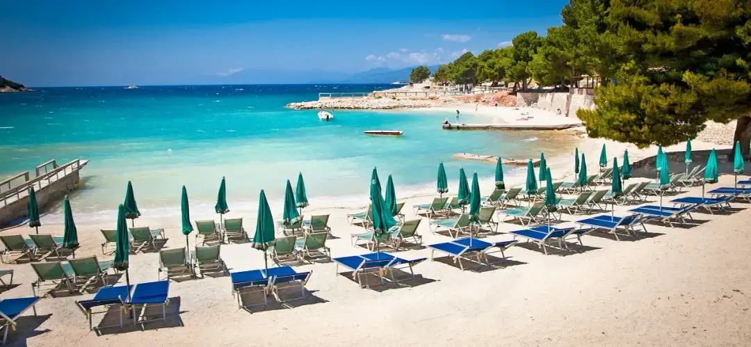 Gdzie jest morze jońskie? Odkryj jego lokalizację i atrakcje