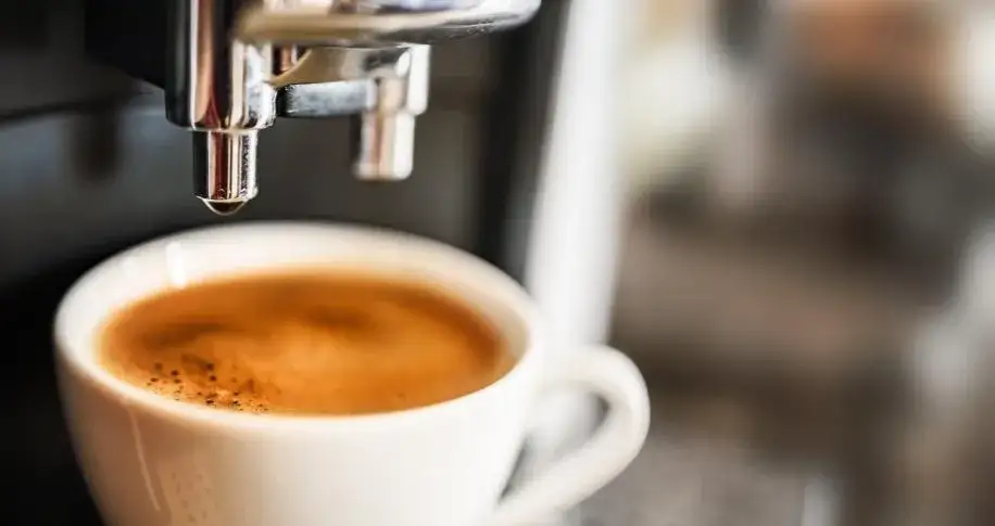 Ile gram kawy na espresso? Poznaj optymalne proporcje i błędy