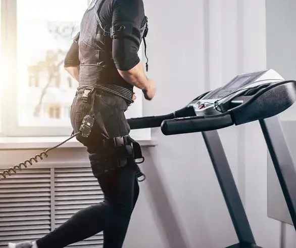 Bieżnia z masażerem czy warto? Odkryj jej prawdziwe korzyści i wady