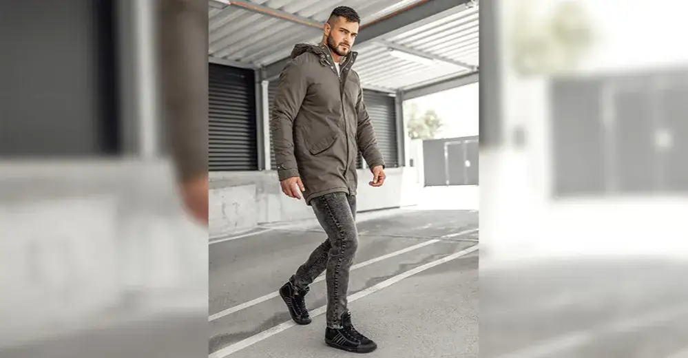 Jakie kolory butów do kurtki khaki, aby wyglądać stylowo?