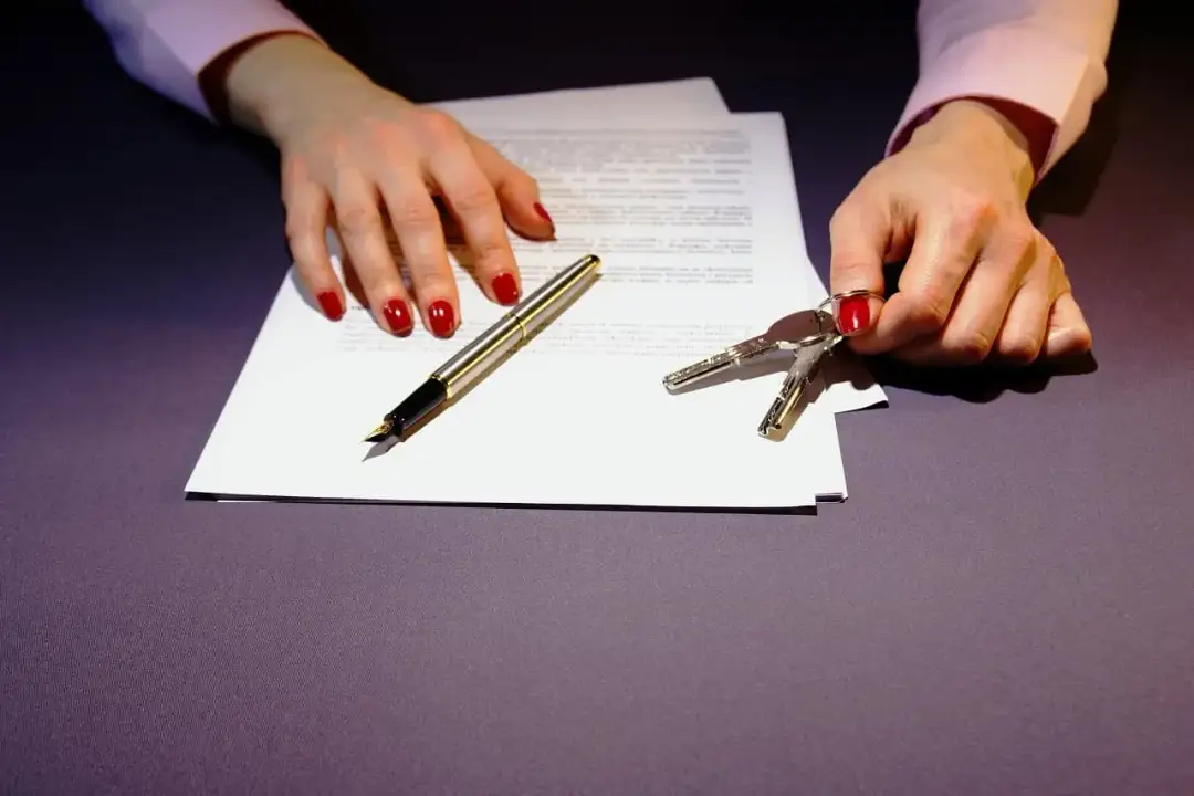 Kto płaci za notariusza przy wynajmie mieszkania? Uniknij nieporozumień!