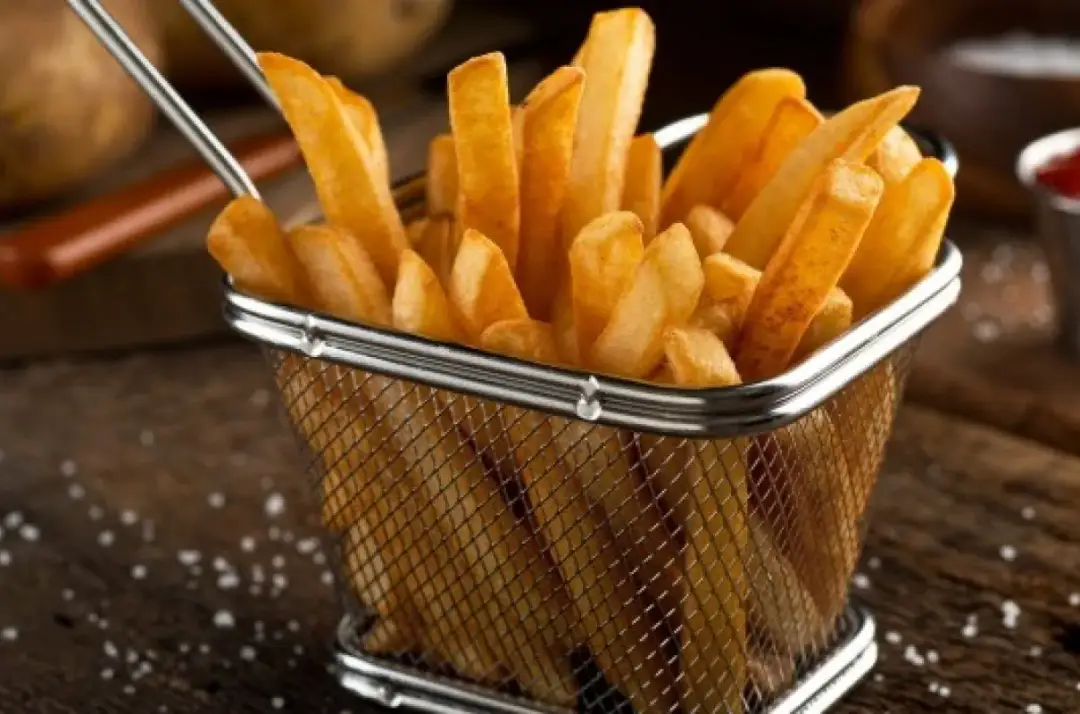 Jak zrobić chrupiące frytki z ziemniaków, które zachwycą smakiem