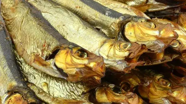 Jakie ryby wędzone nad Bałtykiem są najlepsze i jak je przygotować