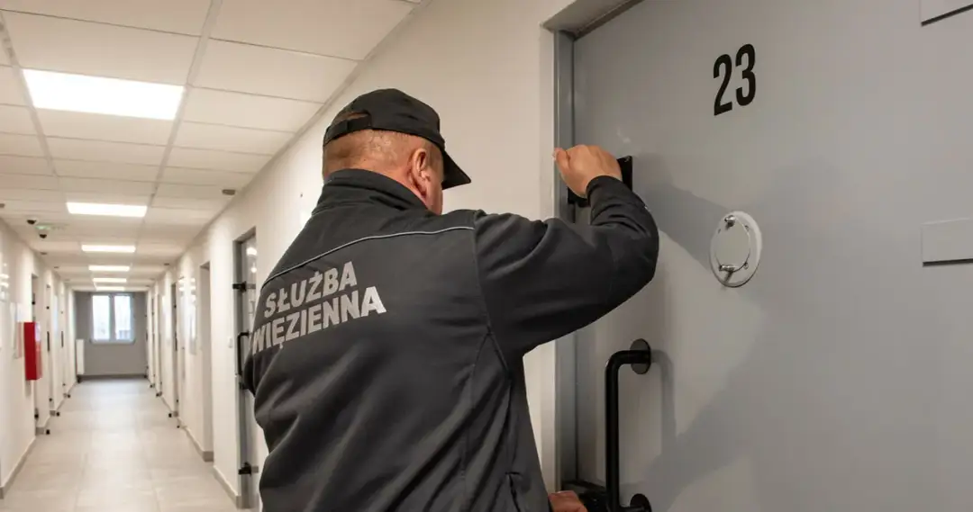 Dlaczego chce pracować w służbie więziennej? Odkryj motywacje i korzyści
