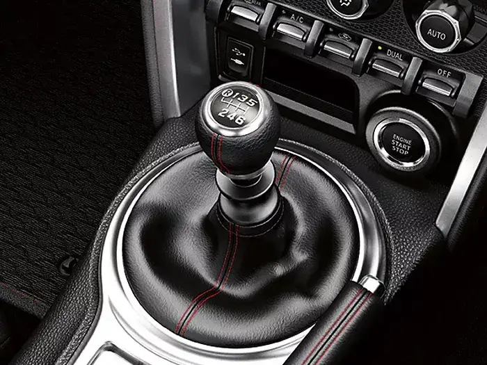 Jak jeździć manualną skrzynią biegów: kluczowe zasady i porady dla kierowców