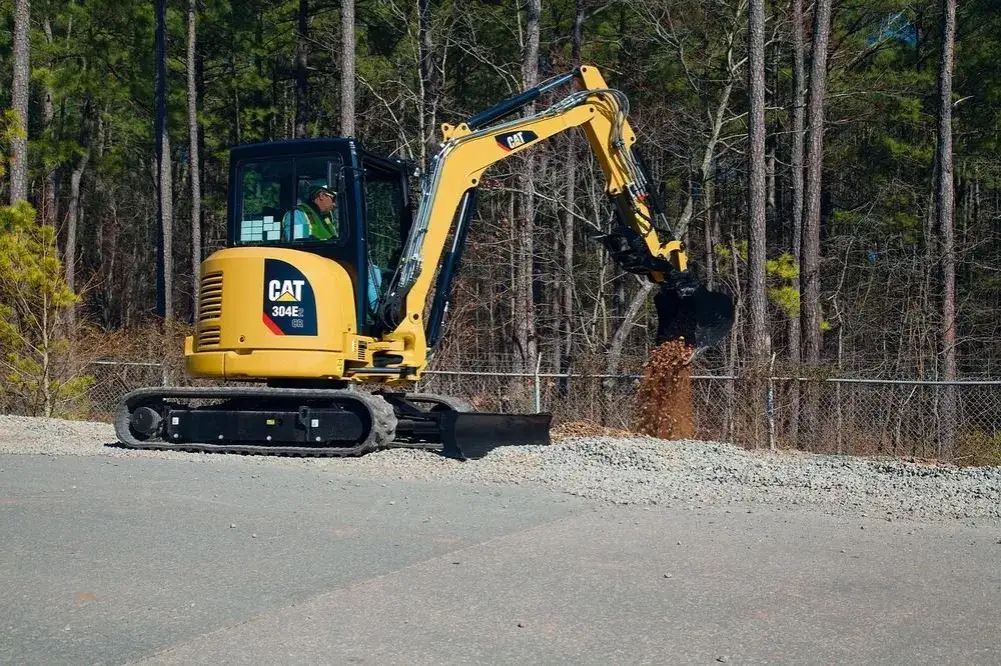 Wynajem koparki z operatorem: Ile kosztuje? Cennik 2024