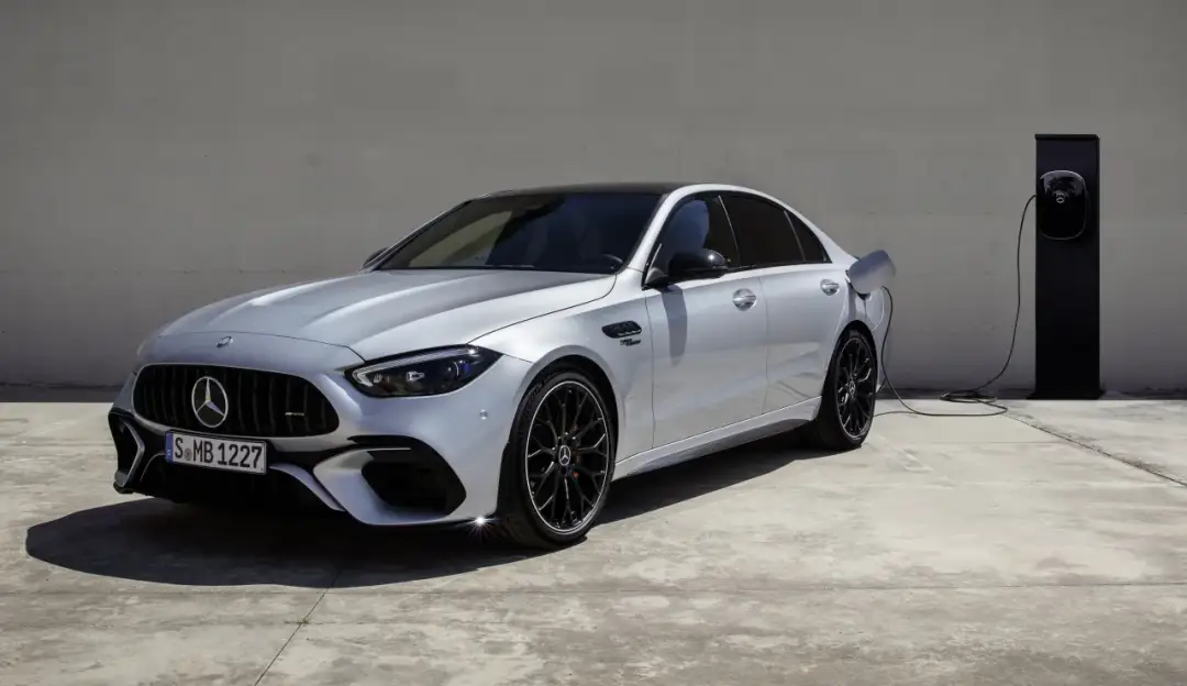 Mercedes C 63 AMG: V8, hybryda. Ile kosztuje w Polsce?