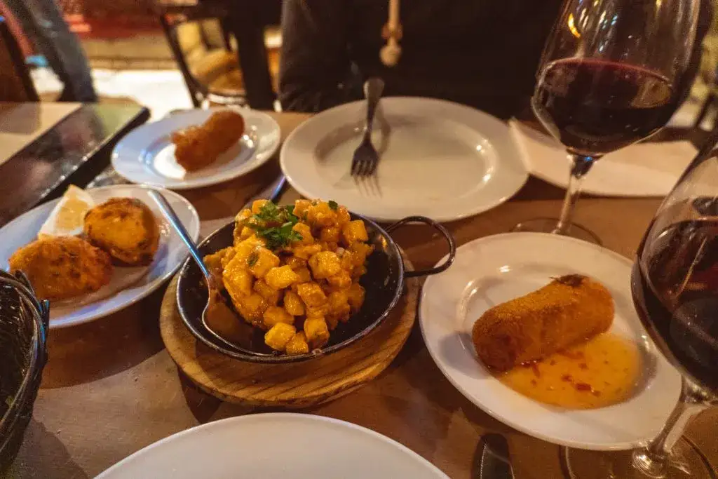 Gdzie zjeść w Lizbonie? Najlepsze restauracje i ukryte skarby