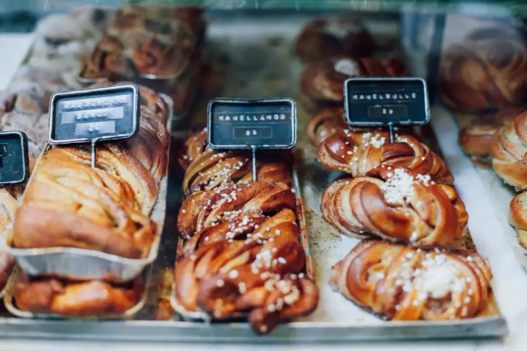 Gdzie zjeść w Sztokholmie? Odkryj tanie i smaczne miejsca