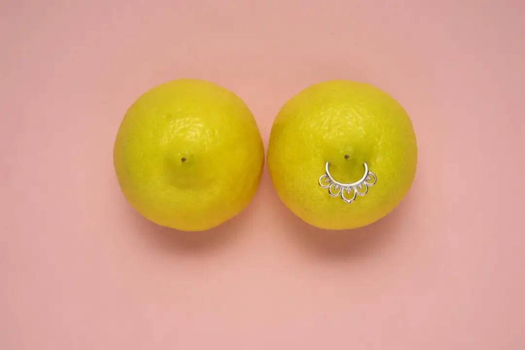 Jaki rozmiar kolczyka do sutka wybrać, by uniknąć problemów?