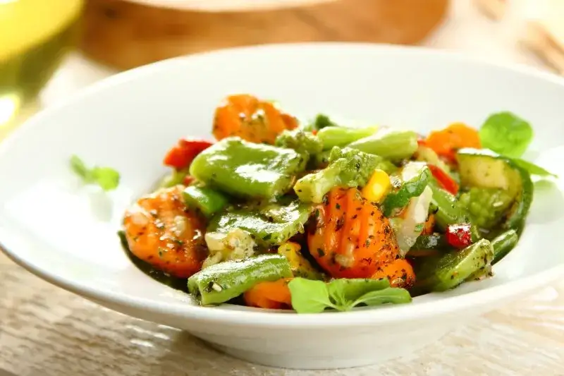 Najlepsze sosy do warzyw na patelni, które podkręcą smak dań