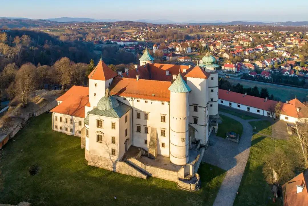 Zamek w Wiśniczu - fascynująca historia i atrakcje turystyczne