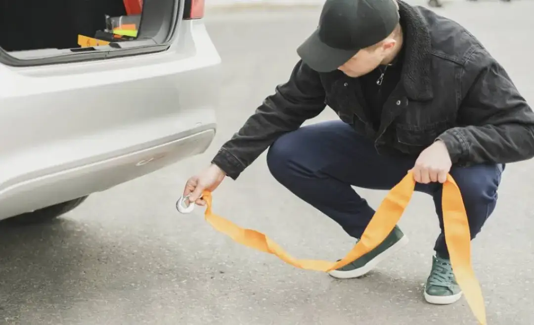 Oznakowanie holowanego auta: uniknij mandatu i jedź bezpiecznie