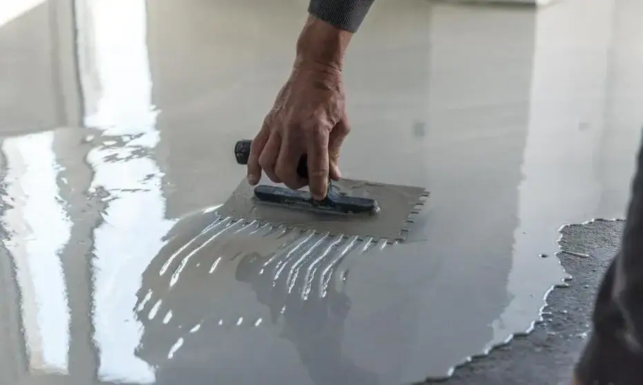 Skuteczne metody zabezpieczenia betonu przed wilgocią i uszkodzeniami