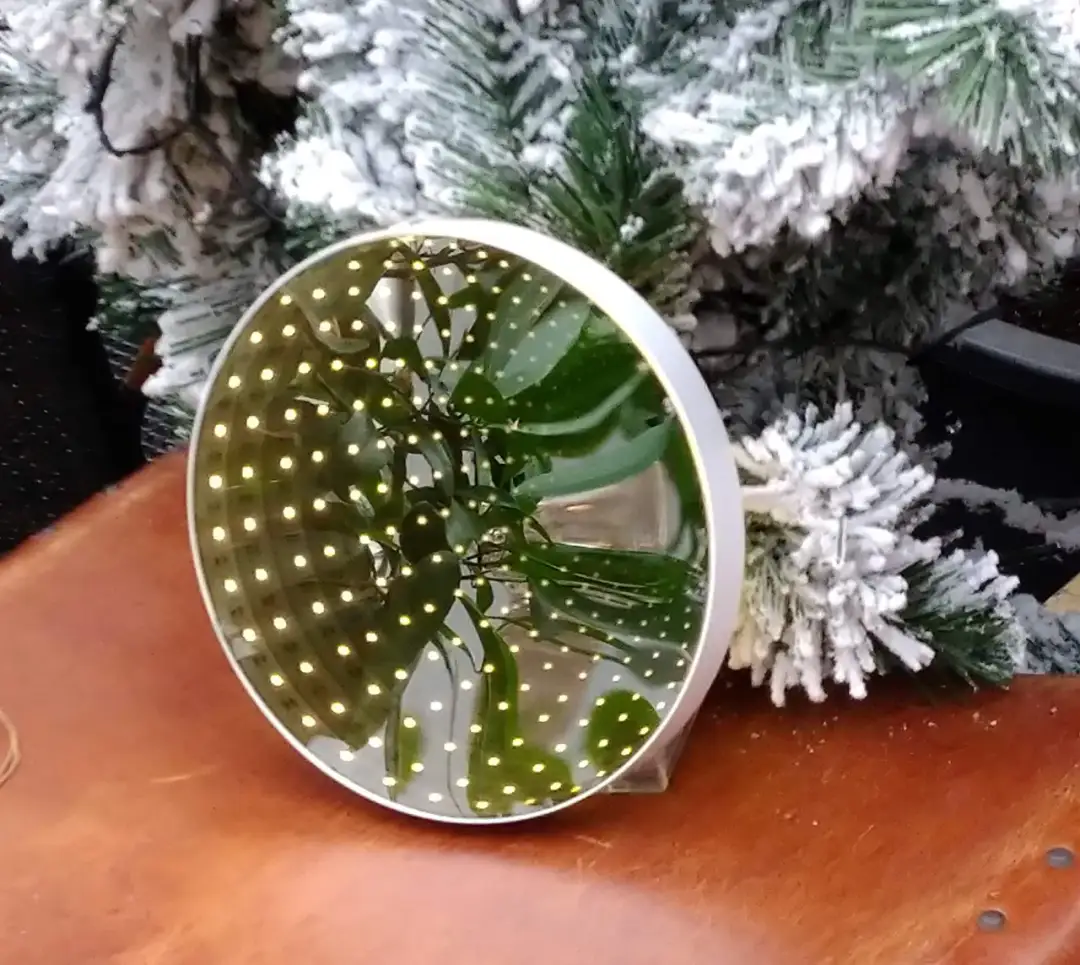 Lustro nieskończoności: efektowna dekoracja Twojego wnętrza