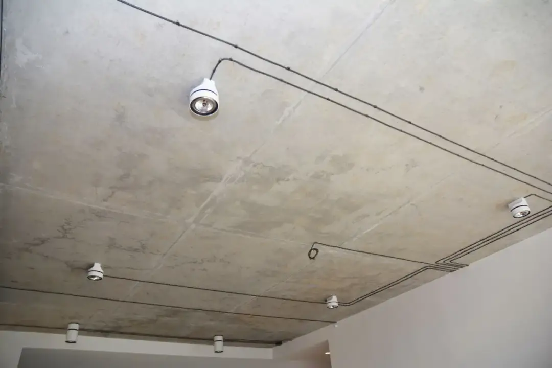 Instalacja elektryczna natynkowa - bez kucia, z efektem WOW