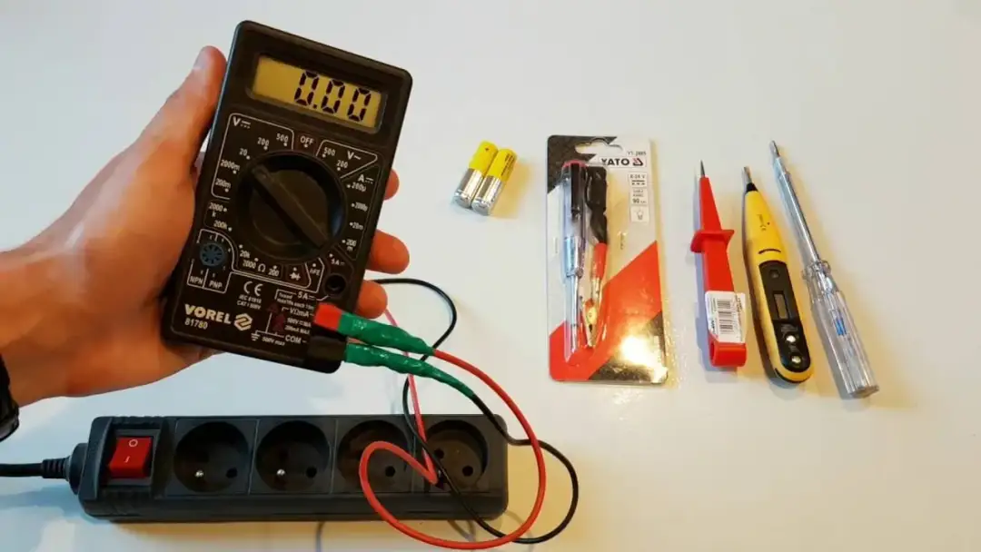 Jak zmierzyć pobór prądu amperomierzem - proste kroki i porady