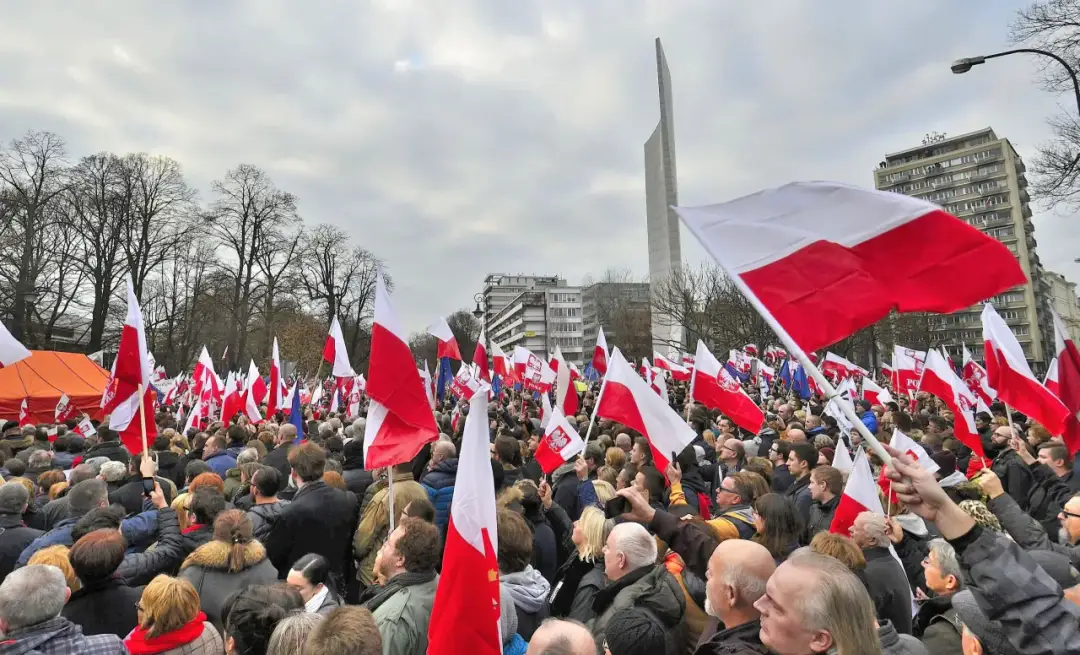 Demokracja to rządy hien nad osłami? Rozszyfruj cytat o Polsce.