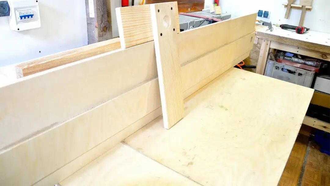 Jak zrobić prowadnicę do pilarki tarczowej i uniknąć błędów w cięciu