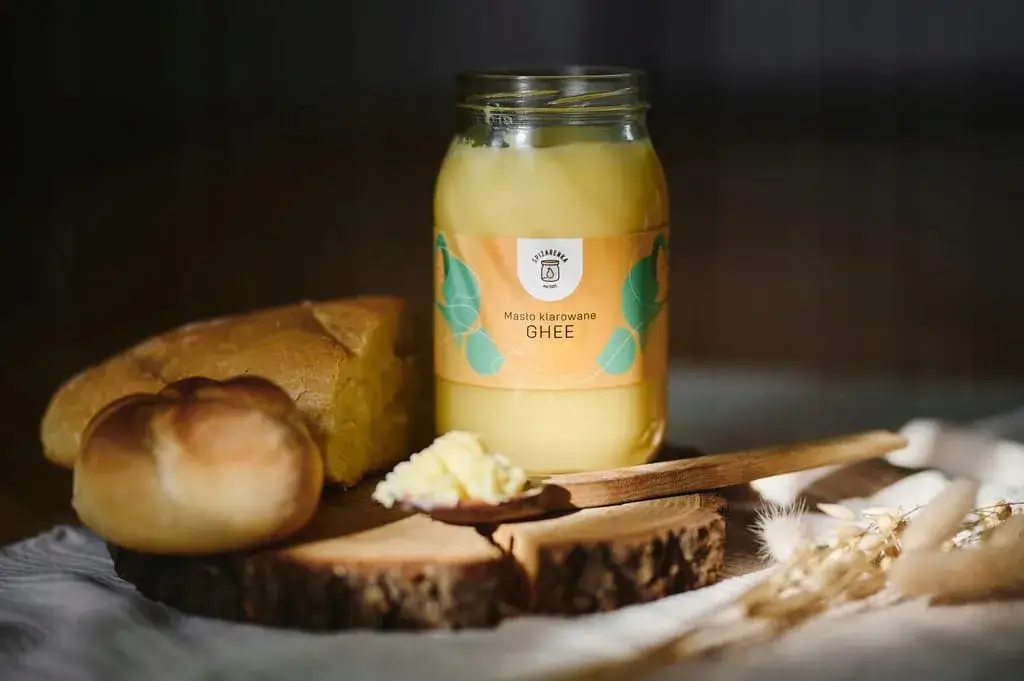  Ghee - niezastąpione masło klarowne. Poznaj jego właściwości i zastosowanie w kuchni