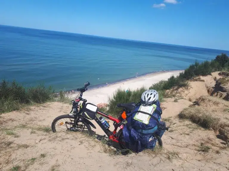 Szlak Zwiniętych Torów: Ustka-Rowy rowerem? Kompletny przewodnik!