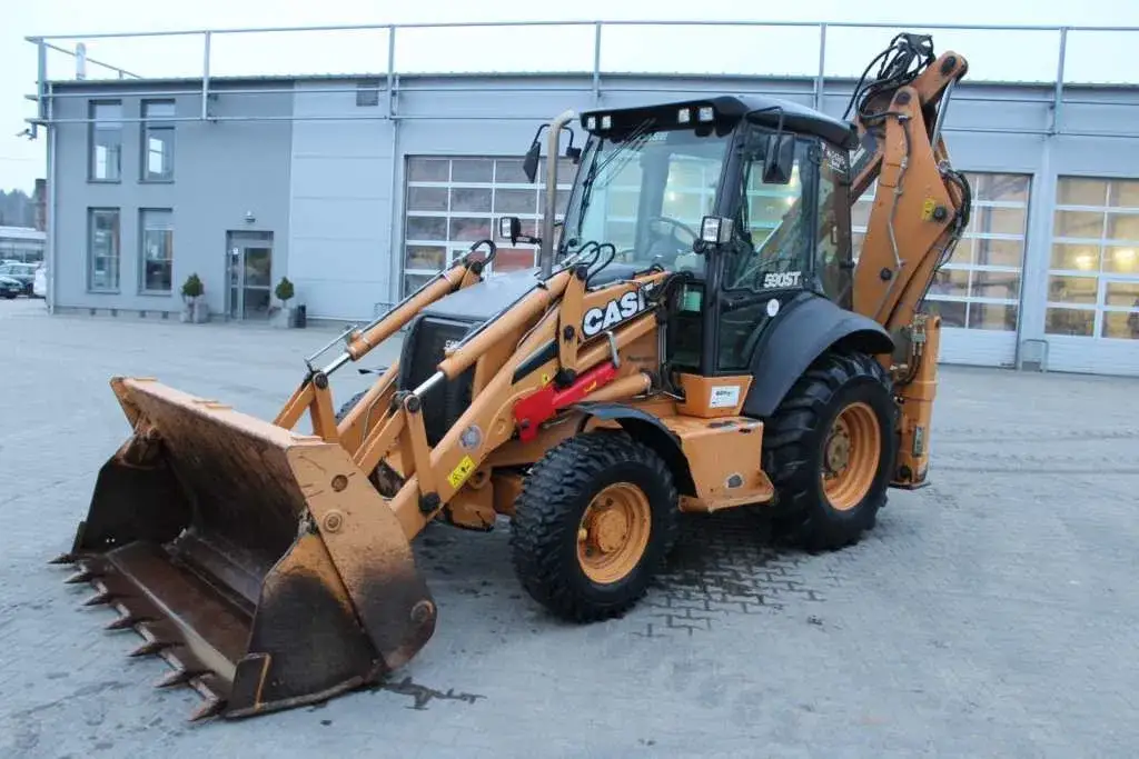 Uprawnienia na koparko-ładowarkę: Jak zdobyć i czy wystarczy prawo jazdy?