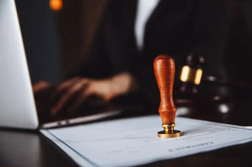 Czy notariusz informuje o testamencie? Co musisz wiedzieć o tym obowiązku