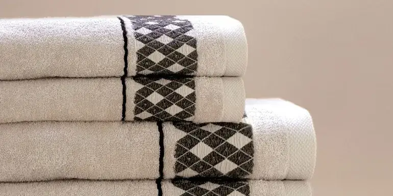 Jak prać nowe ręczniki, aby były miękkie i chłonne bez chemii