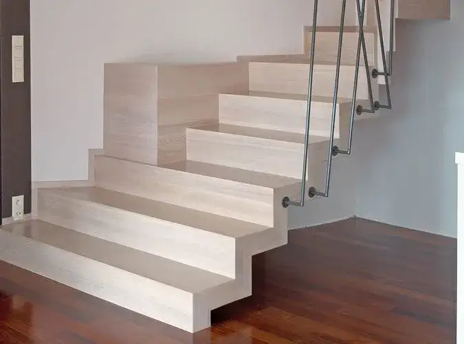 Jasne schody jaka podłoga: idealne połączenia, które zachwycą każdego