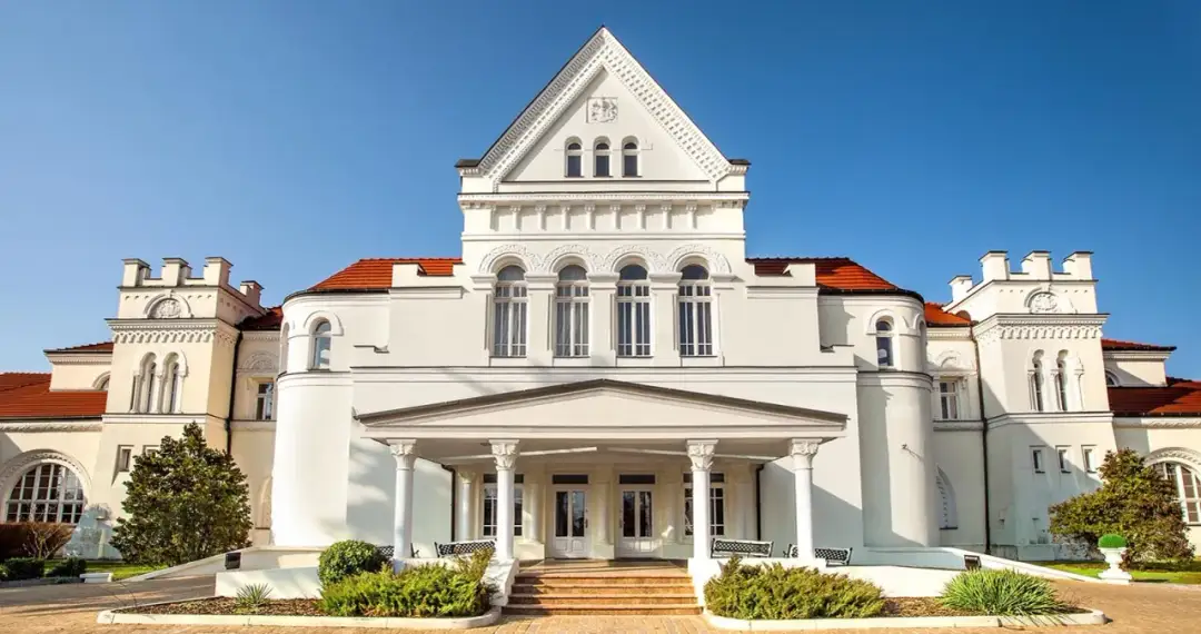 Pałac Łazienki II w Ciechocinku: historia, atrakcje i noclegi